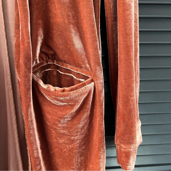 Forever 21 Women’s Lush Rust Velvet Long Coat, Perfect for the Holidays, Size Sm - Picture 5 of 12
